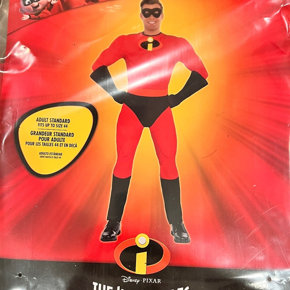 Mr. Incredible men’s Halloween costume